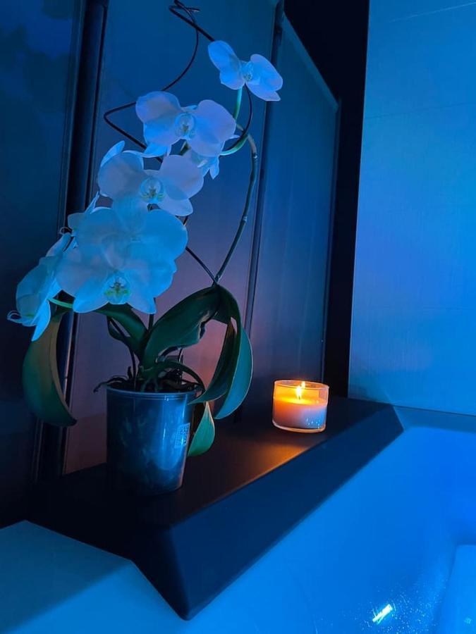 Love Room Gemozac Экстерьер фото