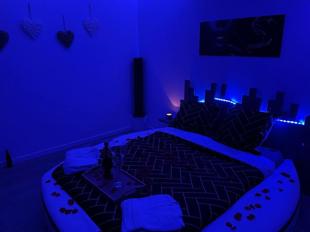 Love Room Gemozac Экстерьер фото