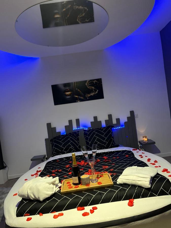 Love Room Gemozac Экстерьер фото