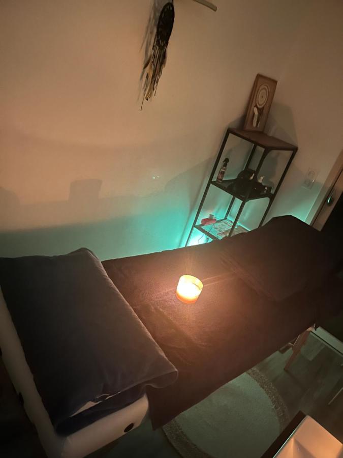 Love Room Gemozac Экстерьер фото