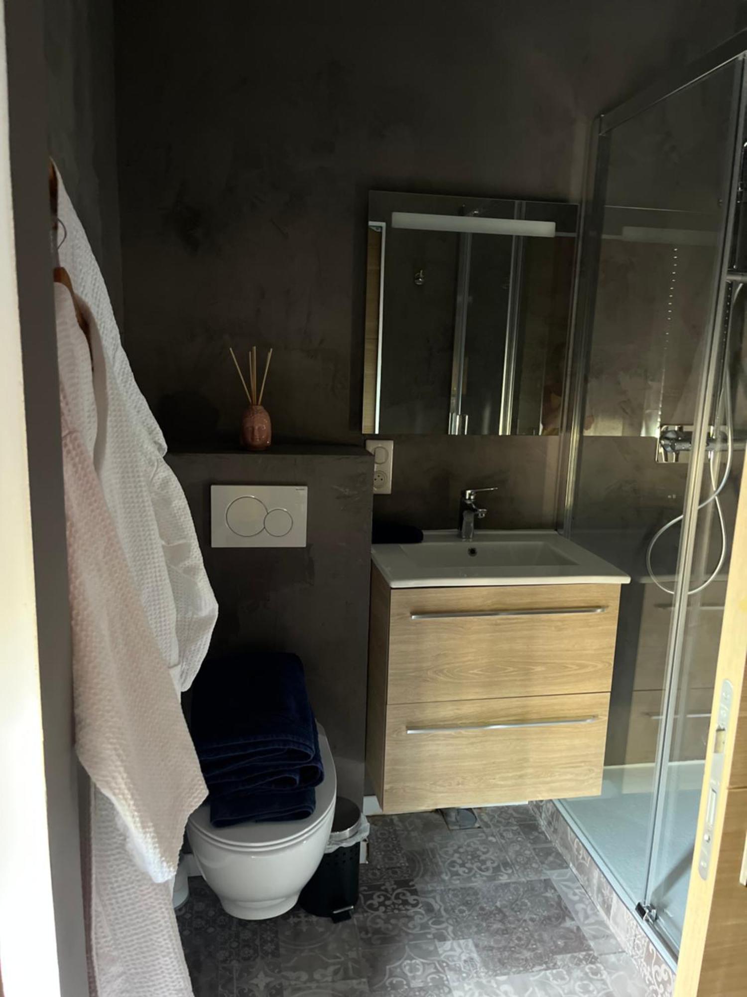 Love Room Gemozac Экстерьер фото