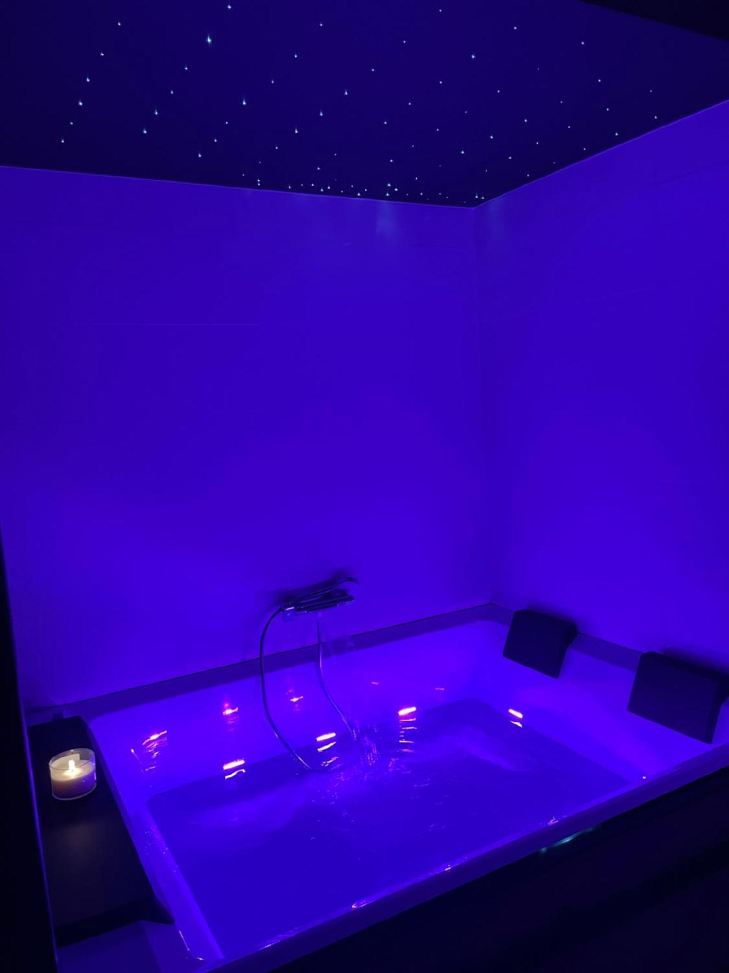Love Room Gemozac Экстерьер фото